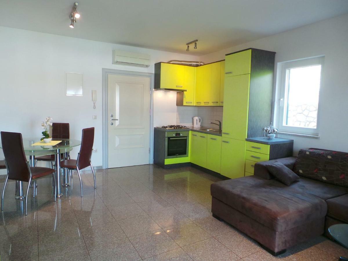 Holiday Home In Malinska/Insel Krk 13031 ภายนอก รูปภาพ